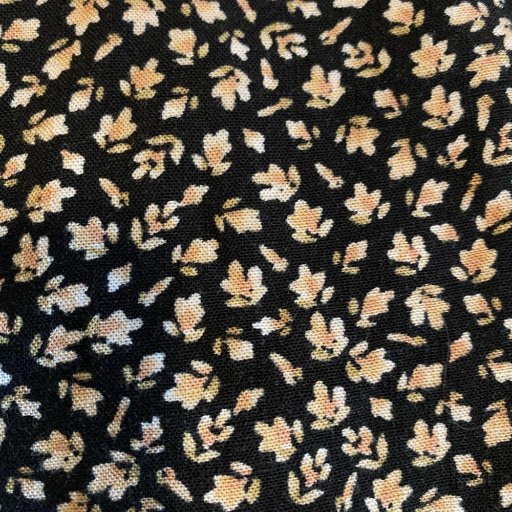 FLORAL MINI SKIRT (BLACK) - Picture 2 of 10